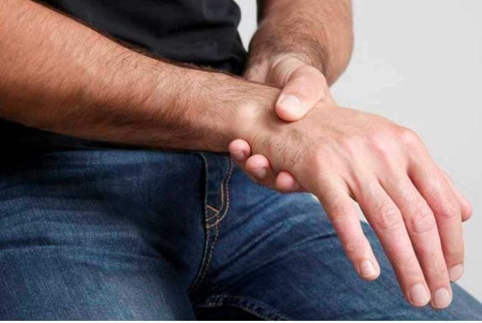 Sunset Chiropractic and Wellness. Carpal Tunnel Syndrome: Signs and Origins. Frequent burning, tingling, or numbness in the hand and fingers are the symptoms.